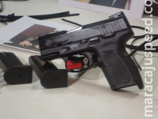 Preso com pistola municiada, segurança particular paga fiança e é liberado
