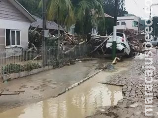 Tempestade em Santa Catarina deixa 11 mortos e 20 desaparecidos Tempestade em Santa Catarina deixa 11 mortos e 20 desaparecidos