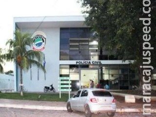 Amigos são amarrados por bandidos armados com faca e carro é roubado Amigos são amarrados por bandidos armados com faca e carro é roubado