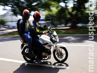 Após receber R$ 3,7 mil da Marinha, passageiro é assaltado por mototaxista Após receber R$ 3,7 mil da Marinha, passageiro é assaltado por mototaxista