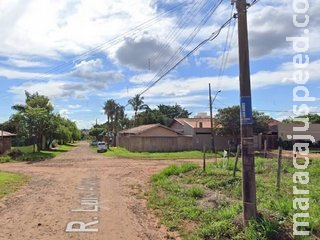 Bandidos invadem salão de cabeleireiro, ameaçam dono e fazem limpa em local