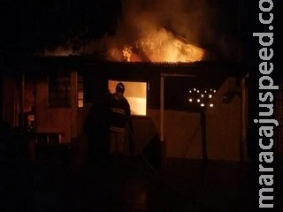 Casa pega fogo por causa de lamparina com diesel e mulher morre carbonizada em MS