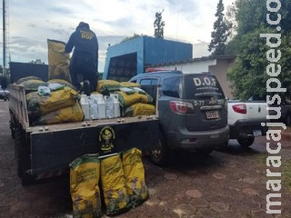 Contrabandistas fogem da polícia na fronteira e abandonam carga milionária de agrotóxico Contrabandistas fogem da polícia na fronteira e abandonam carga milionária de agrotóxico