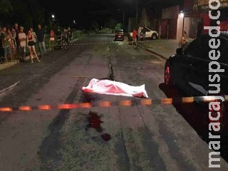 Depois de matar dono de conveniência com dois tiros e facada, funcionário fugiu em Gol branco Depois de matar dono de conveniência com dois tiros e facada, funcionário fugiu em Gol branco
