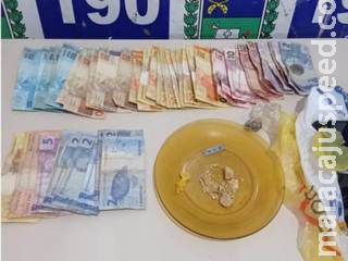 Grávida de oito meses engole porção de crack durante flagrante em ‘boca de fumo’