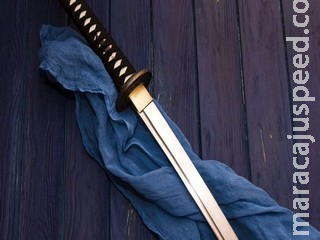 Jovem é preso com espada de samurai no aeroporto de Campo Grande Jovem é preso com espada de samurai no aeroporto de Campo Grande