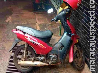 Ladrões são presos em flagrante logo após roubo de moto Ladrões são presos em flagrante logo após roubo de moto