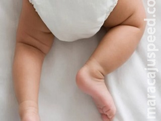 Mãe é levada para a delegacia após espancar bebê de 11 meses