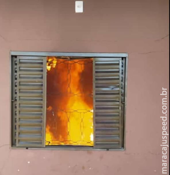 Maracaju: Bombeiros atendem ocorrência de incêndio em residência, no Jardim Lisboa Maracaju: Bombeiros atendem ocorrência de incêndio em residência, no Jardim Lisboa
