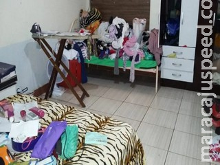 Morador vai jogar lixo e bandidos armados invadem casa e fazem limpa