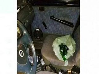 Motorista bebe 18 garrafas de cerveja, fura sinal vermelho e causa acidente com Hilux Motorista bebe 18 garrafas de cerveja, fura sinal vermelho e causa acidente com Hilux