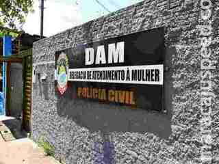 Polícia cumpre mandado judicial e prende professor suspeito de estuprar afilhada e irmã dela
