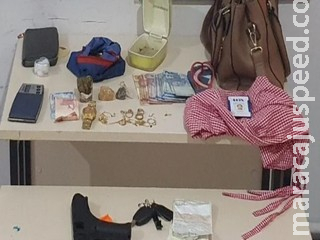 Polícia prende bandidos que assaltaram mulheres com simulacro Polícia prende bandidos que assaltaram mulheres com simulacro