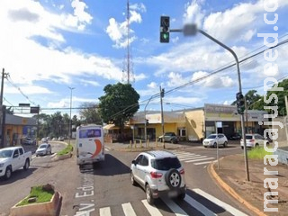 Policial perde controle de motocicleta e atinge caminhonete de empresário, que foge do local Policial perde controle de motocicleta e atinge caminhonete de empresário, que foge do local