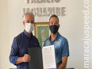 Policial recebe homenagem por evitar suicídio de paranaense em hotel de cidade de MS Policial recebe homenagem por evitar suicídio de paranaense em hotel de cidade de MS
