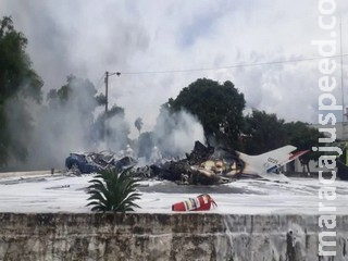 Aeronave da Força Aérea Paraguaia com 6 passageiros cai em base aérea Aeronave da Força Aérea Paraguaia com 6 passageiros cai em base aérea