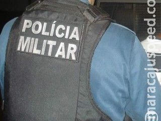Alterado, homem é preso após invadir igreja com simulacro de arma de fogo