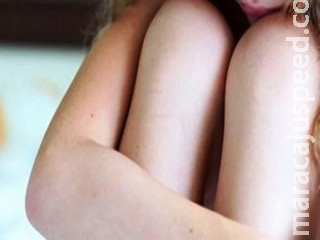 Amigo da família é preso após estuprar menina de 11 anos enquanto mãe dormia Amigo da família é preso após estuprar menina de 11 anos enquanto mãe dormia