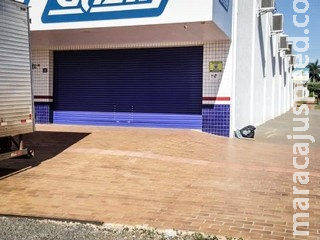 Bandido arromba loja de eletrodomésticos pelo telhado e acaba preso pela PM Bandido arromba loja de eletrodomésticos pelo telhado e acaba preso pela PM