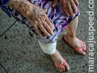 Bandido invade casa, espanca idosa de 81 anos e acaba preso em casa