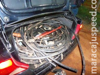 Bandidos furtam cabos de telefonia e ameaçam matar morador que os flagrou Bandidos furtam cabos de telefonia e ameaçam matar morador que os flagrou