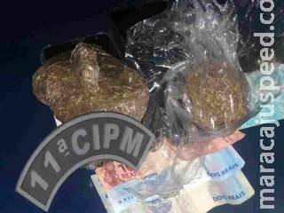 Casal de moto é preso por tráfico de drogas no Monte Castelo Casal de moto é preso por tráfico de drogas no Monte Castelo