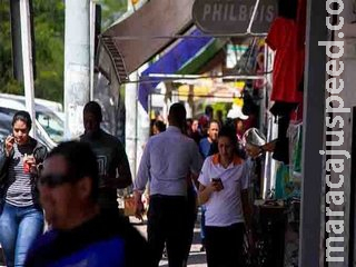Com dólar alto, bolivianos ‘invadem’ Corumbá e compram de calçados a eletrodomésticos Com dólar alto, bolivianos ‘invadem’ Corumbá e compram de calçados a eletrodomésticos