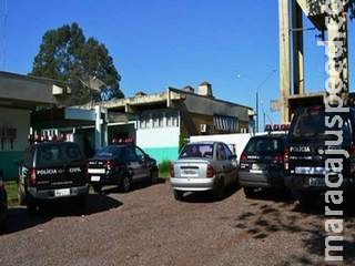 De propósito: Bandidos colidem contra carro para assaltar motorista em MS De propósito: Bandidos colidem contra carro para assaltar motorista em MS