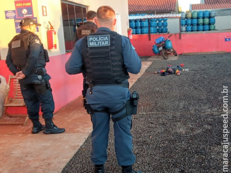 Dourados: Ladrão invade comércio, confronta policial militar que trabalha aqui em “Maracaju” e é morto a tiros Dourados: Ladrão invade comércio, confronta policial militar que trabalha aqui em “Maracaju” e é morto a tiros