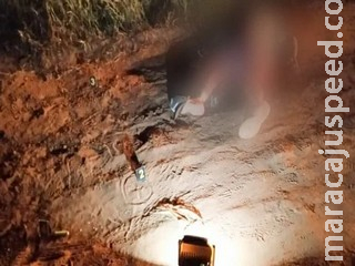 Família reconhece rapaz morto com 3 tiros encontrado na fronteira Família reconhece rapaz morto com 3 tiros encontrado na fronteira