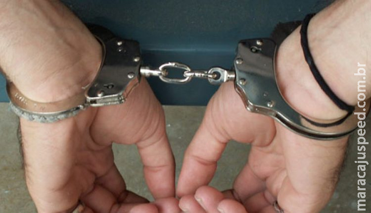 Flagrou o namorado com duas e ainda precisou correr para não ser esfaqueada Flagrou o namorado com duas e ainda precisou correr para não ser esfaqueada