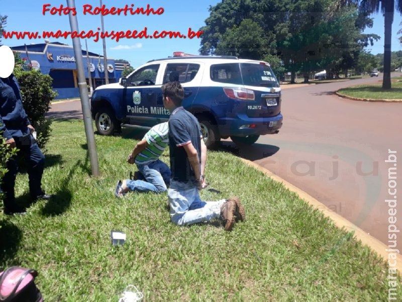 Maracaju: Polícia Militar prende dupla por tráfico de drogas. Autores estavam portando nota de 100 dólares falso e afirmaram que trabalham para um grupo de contrabandista da região Maracaju: Polícia Militar prende dupla por tráfico de drogas. Autores estavam portando nota de 100 dólares falso e afirmaram que trabalham para um grupo de contrabandista da região
