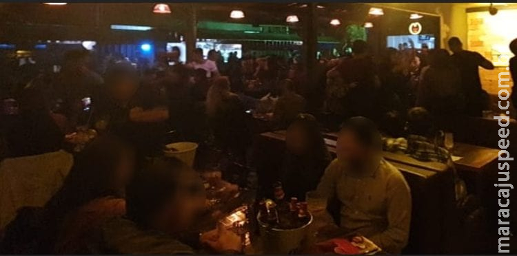 ‘Pode chamar seu reforço’, dono de pizzaria acaba preso por aglomeração ‘Pode chamar seu reforço’, dono de pizzaria acaba preso por aglomeração