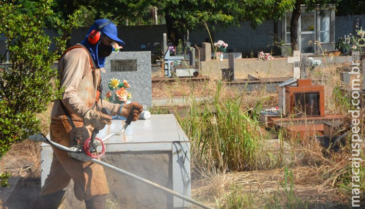 Prefeitura organiza força-tarefa e faz limpeza em cemitérios municipais de Dourados