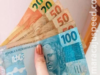 Presidente da Câmara propõe auxílio permanente a famílias de baixa renda Presidente da Câmara propõe auxílio permanente a famílias de baixa renda