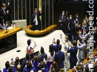 Sem acordo, Lira cria comissão especial para discutir PEC da imunidade Sem acordo, Lira cria comissão especial para discutir PEC da imunidade
