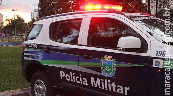 A 120 Km/h, motorista bêbada foge e polícia dispara contra pneus A 120 Km/h, motorista bêbada foge e polícia dispara contra pneus