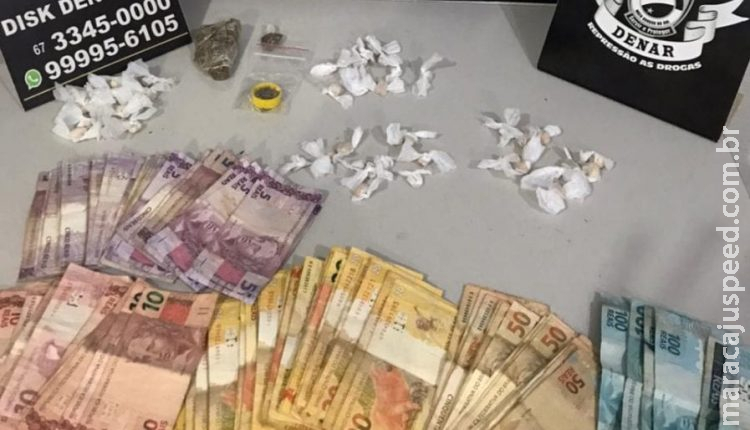Adolescente é apreendido com R$ 3 mil e 44 porções de pasta-base na Capital Adolescente é apreendido com R$ 3 mil e 44 porções de pasta-base na Capital