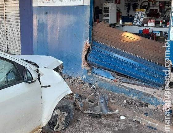 Após destruir oficina no Aero Rancho, motorista desce com garrafa de vodka nas mãos