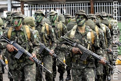 Após reunião tensa, três comandantes das Forças Armadas são exonerados Após reunião tensa, três comandantes das Forças Armadas são exonerados