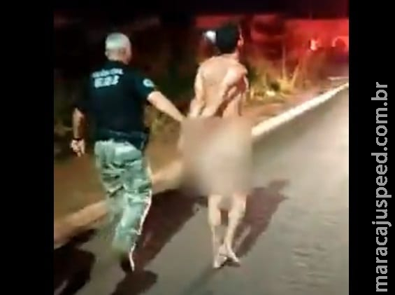 Após ser flagrado nu na Avenida Guaicurus, homem é levado para hospital