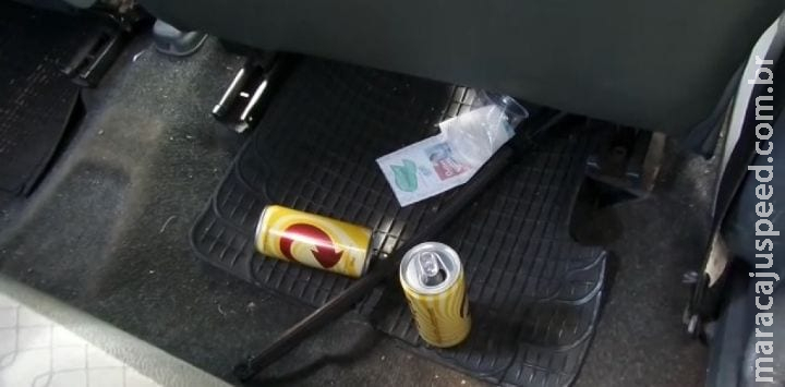 Bêbado, motorista bate em três carros e lata de cerveja é encontrada dentro de veículo Bêbado, motorista bate em três carros e lata de cerveja é encontrada dentro de veículo