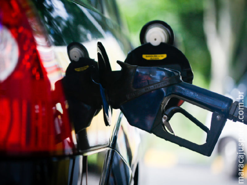 Brasil: Petrobras anuncia novo reajuste: 5% na gasolina e 5% no diesel Brasil: Petrobras anuncia novo reajuste: 5% na gasolina e 5% no diesel