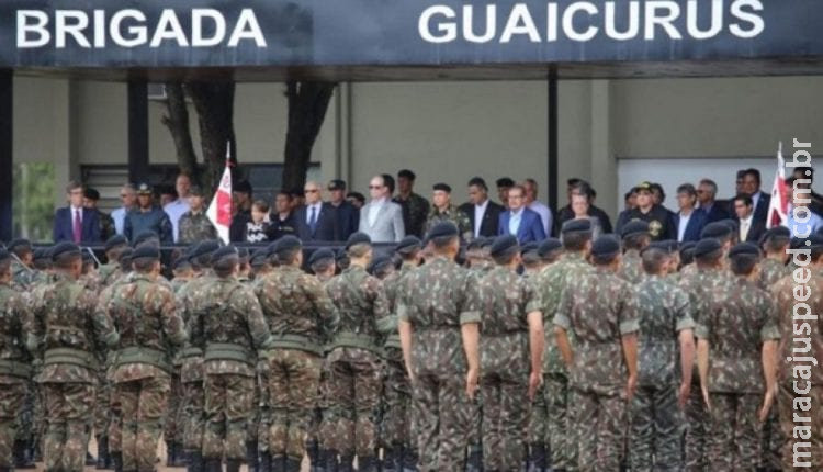 Cabo de MS furtou fotos íntimas de soldado e pediu R$ 10 mil para não divulgá-las Cabo de MS furtou fotos íntimas de soldado e pediu R$ 10 mil para não divulgá-las