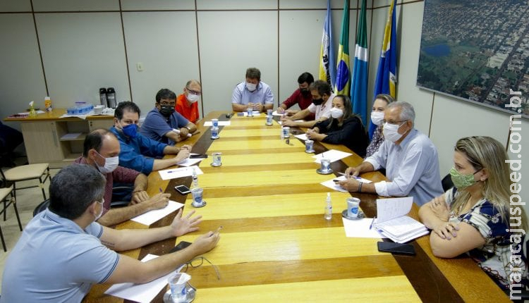 Câmara de Dourados pede ajuda da bancada estadual para rever toque de recolher Câmara de Dourados pede ajuda da bancada estadual para rever toque de recolher