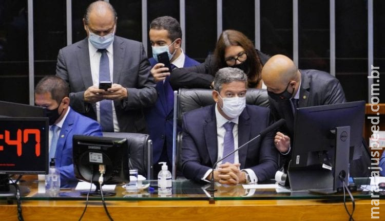Câmara mantém limite de R$ 44 bilhões para o auxílio emergencial fora do teto de gastos Câmara mantém limite de R$ 44 bilhões para o auxílio emergencial fora do teto de gastos