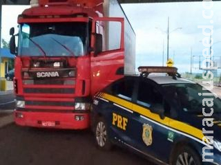 Carreta roubada é aprendida em MS e polícia libera casal de cárcere em SP