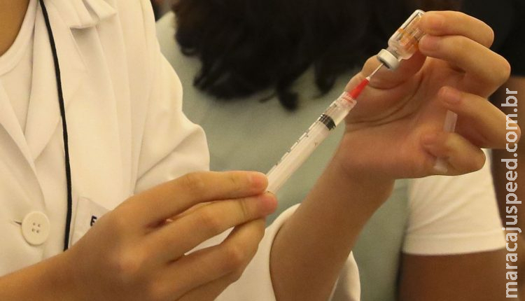 Chile lidera vacinação na América Latina; Holanda interrompe uso da AstraZeneca