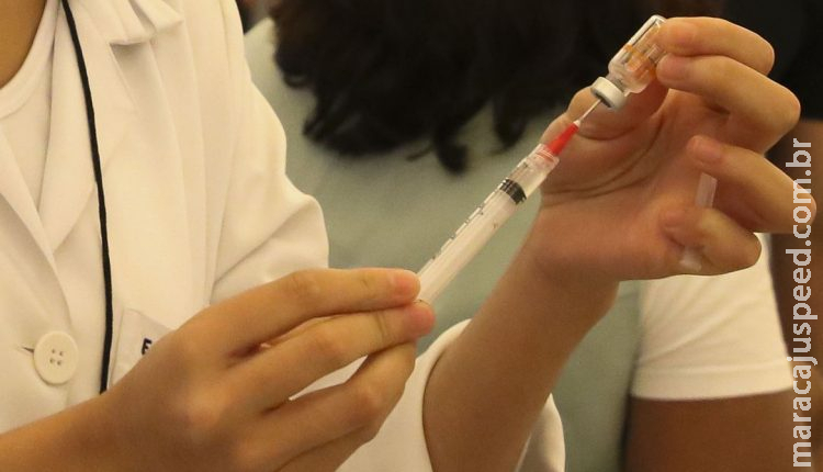 Chile lidera vacinação na América Latina; Holanda interrompe uso da AstraZeneca Chile lidera vacinação na América Latina; Holanda interrompe uso da AstraZeneca