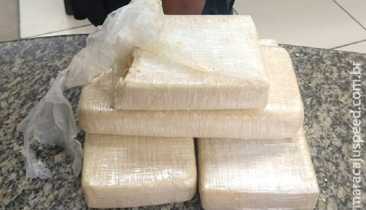 Com caminhonete carregada de cocaína, casal usa filhos para tentar despistar polícia